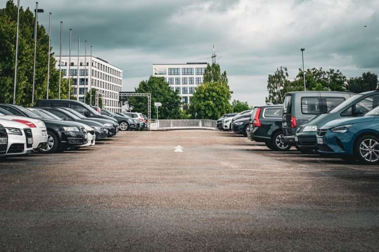 Parkplatz mit Shuttle Service zum Airport Frankfurt