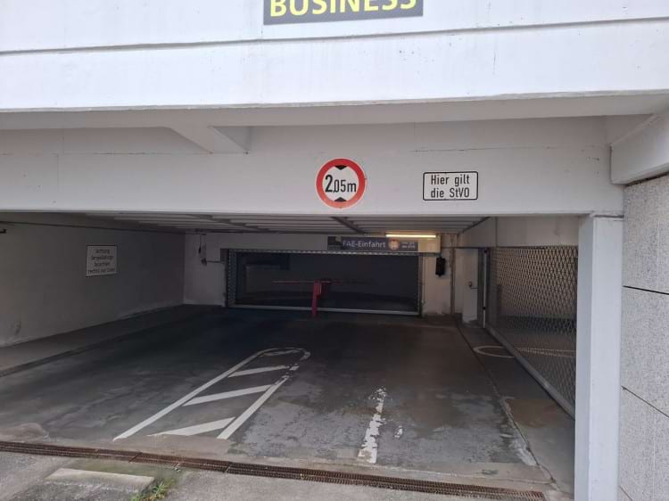 Parkplatz im Parkhaus mit Valet Service am Airport Frankfurt