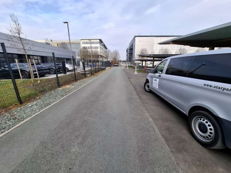 Parkplatz mit Shuttle Service zum Airport Frankfurt