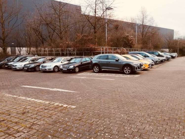 Parkplatz mit Shuttle Service zum Airport Düsseldorf