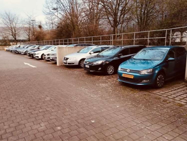 Parkplatz mit Shuttle Service zum Flughafen Düsseldorf