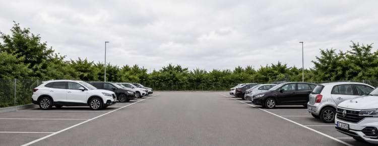 Parkplatz mit Valet Servive am Flughafen Hamburg