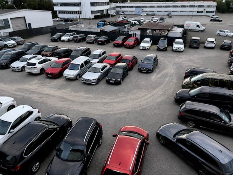 Parkplatz mit Valet Service am Airport Stuttgart