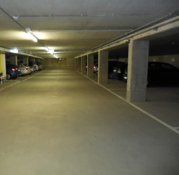 Parkplatz im Parkhaus nahe Airport Stuttgart