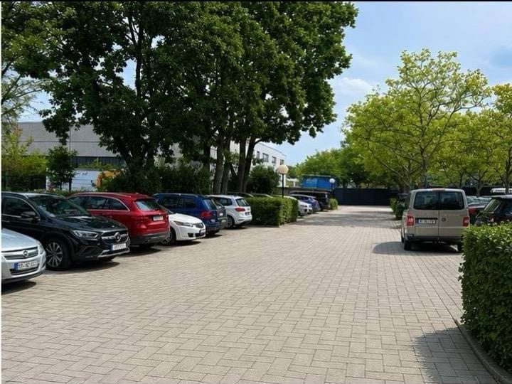 Parkplatz mit Valet Service am Airport Düsseldorf