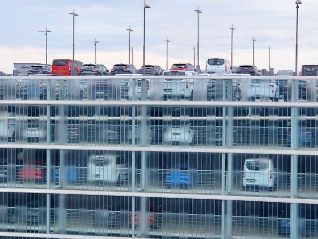 Parken im Parkhaus mit Shuttle Service zum Airport Frankfurt