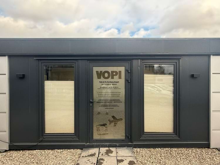 Gesicherter Parkplatz nahe Flughafen Hamburg