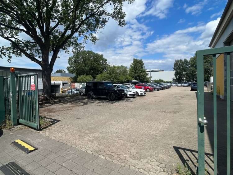 Parkplatz mit Shuttle Service zum Airport Hamburg