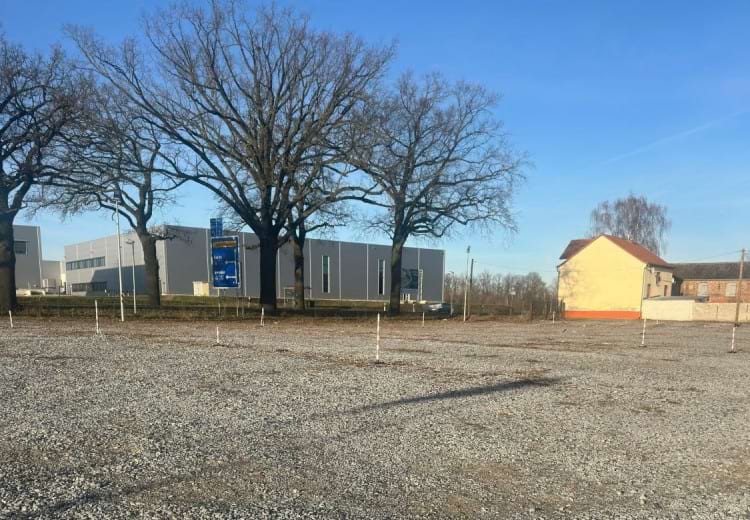 Parkplatz mit Shuttle Service zum Flughafen BER